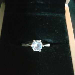 Elegant Silver Ring with Clear Gemstone